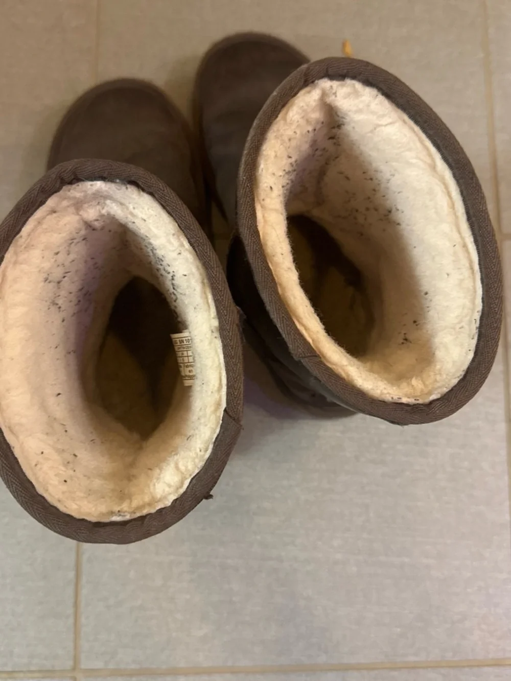 UGG womens Chestnut Brown Grip-Pattern Winter Boots size 8